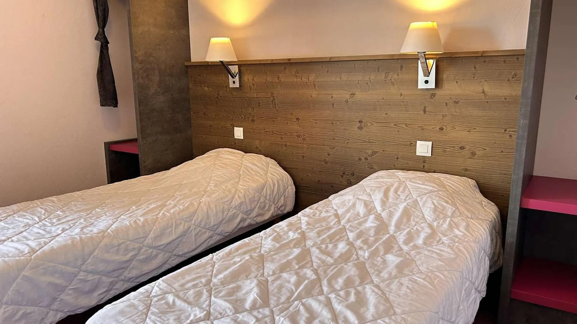 Appartement 5 Pieces Cabine, 8 Couchages, Proche Pistes, Piscine, Sauna A Risoul 1850 - Fr-1-330-589 0*,  France