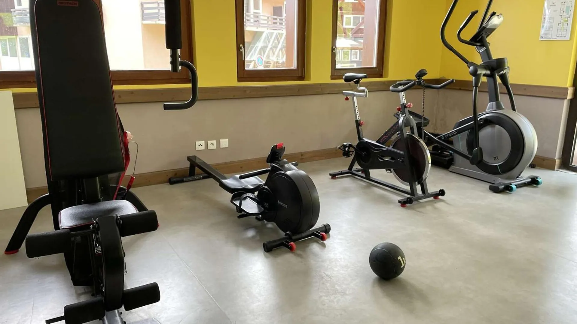 Appartement 5 Pieces Cabine, 8 Couchages, Proche Pistes, Piscine, Sauna A Risoul 1850 - Fr-1-330-589 0*,  France