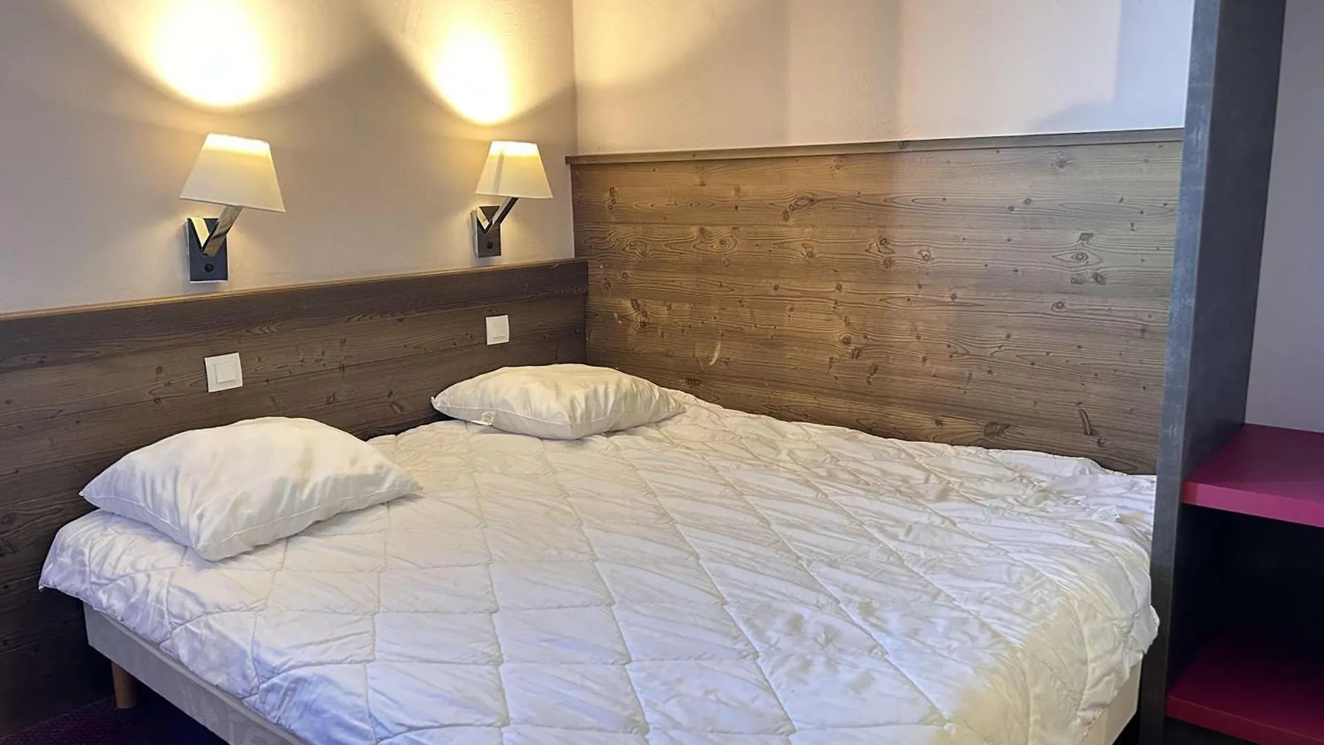 Appartement 5 Pieces Cabine, 8 Couchages, Proche Pistes, Piscine, Sauna A Risoul 1850 - Fr-1-330-589 0*,  France
